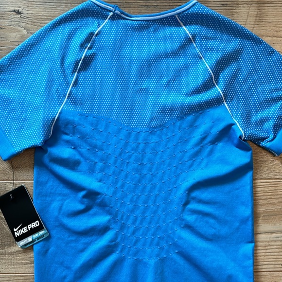 NWT Nike Pro Dri-Fit Competition Base Layer Short Sleeve Fitted Shirt, Large - Picture 8 of 8